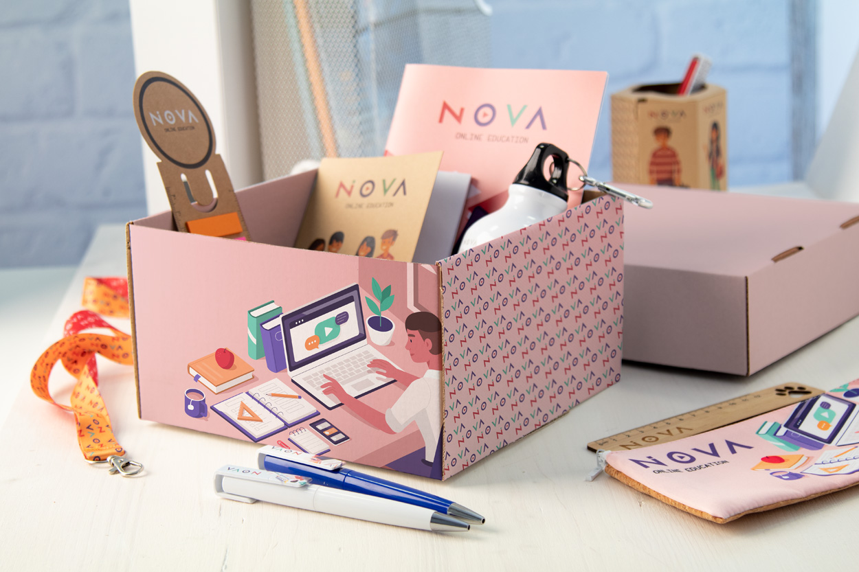 kartonik/pudełko CreaBox Gift Box Plus S