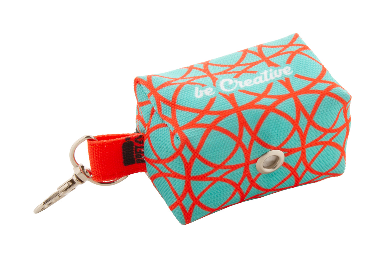 personalizowany dozownik RPET na woreczki na psie odchody Pavesave