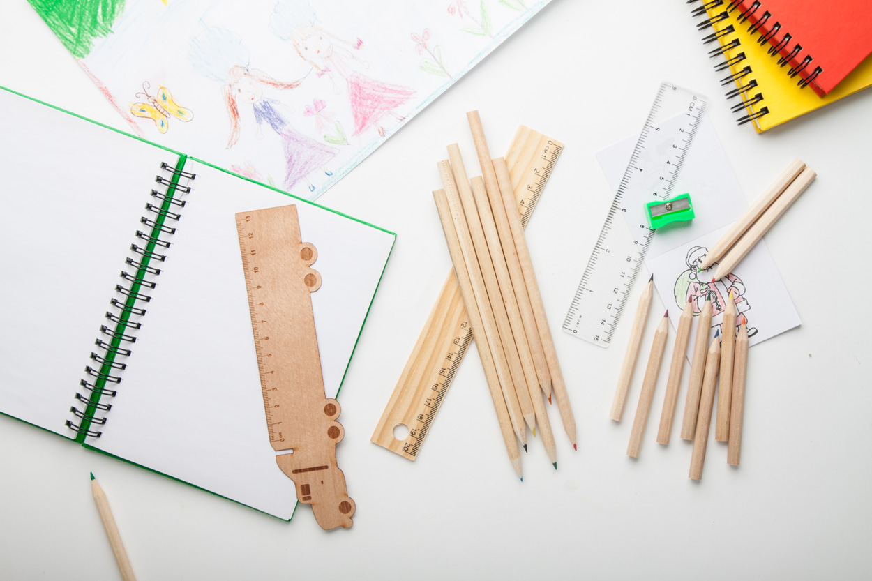 drewniana linijka Looney