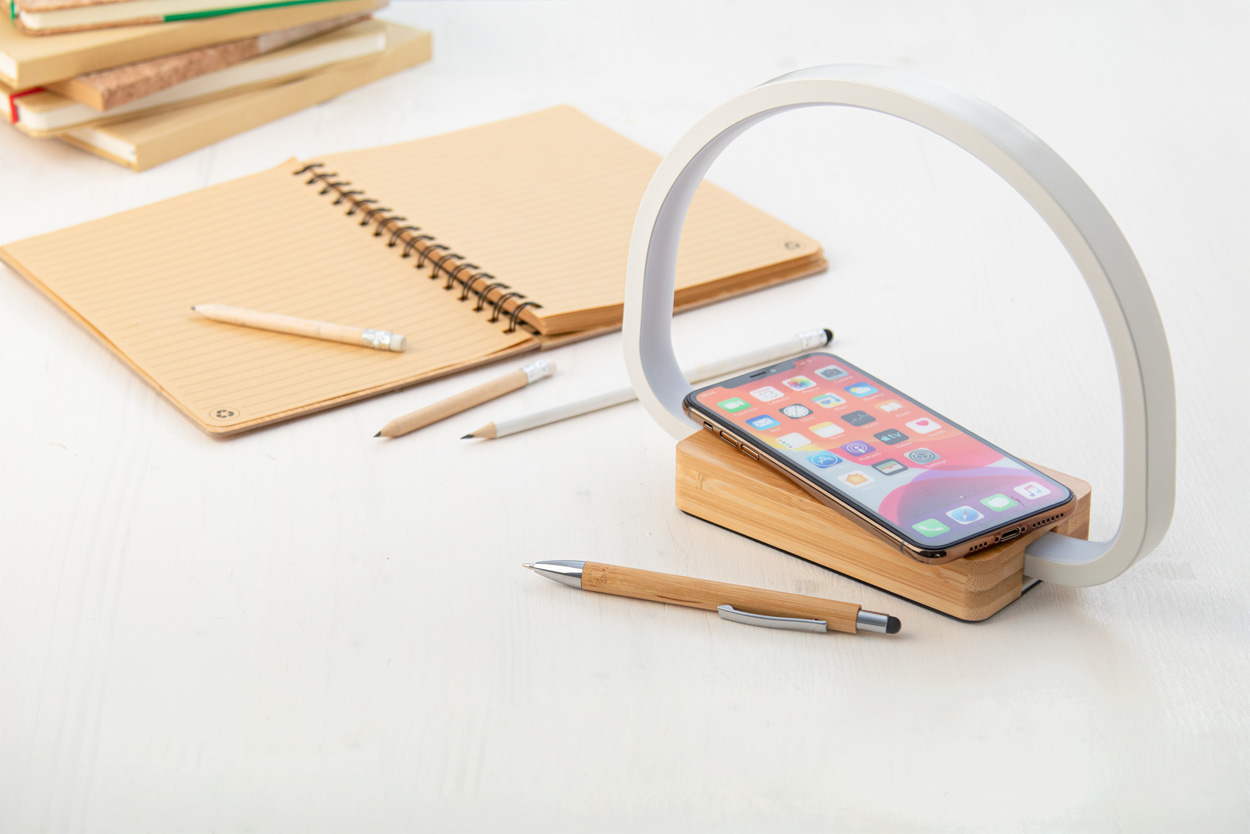 wielofunkcyjna lampka biurkowa Labrum