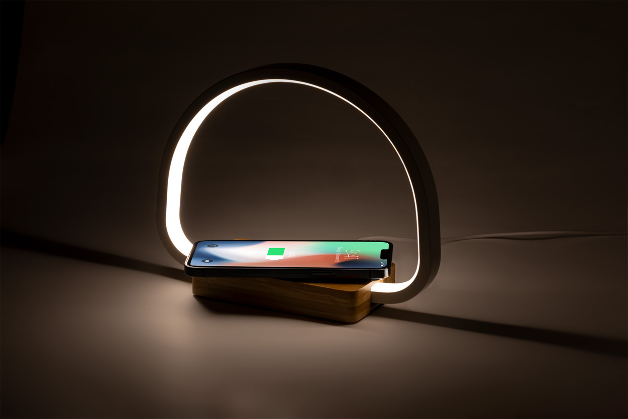 wielofunkcyjna lampka biurkowa Labrum