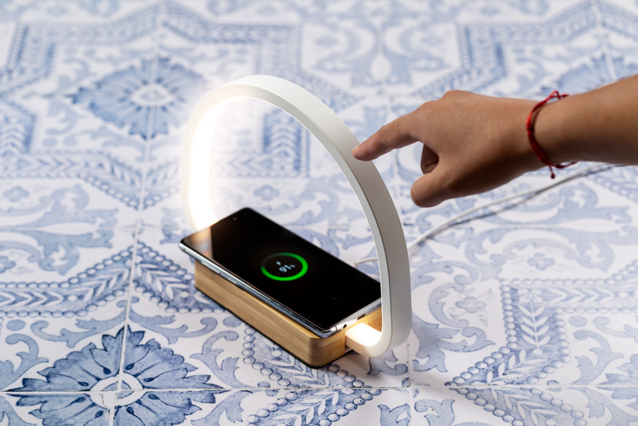 wielofunkcyjna lampka biurkowa Labrum