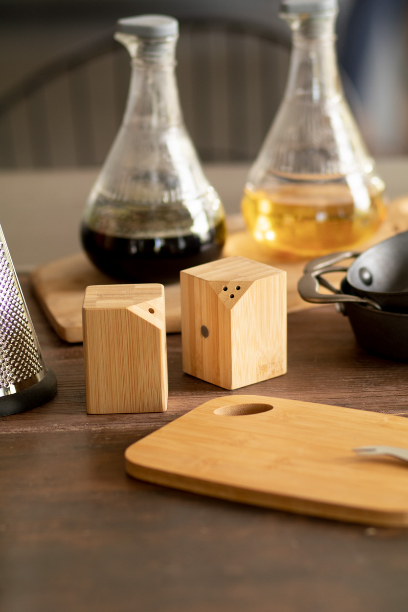 zestaw - solniczka i pieprzniczka Kerala