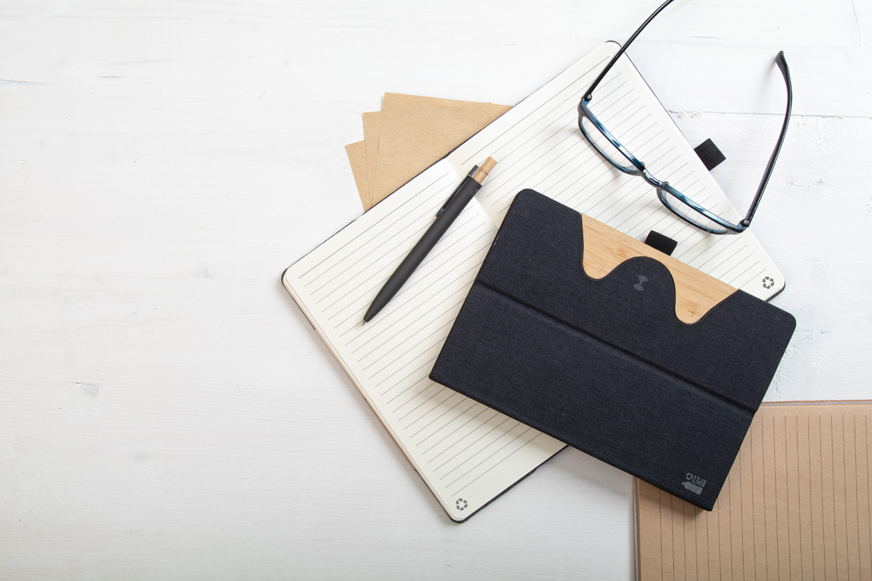 notes z ładowarką indukcyjną RPET Chatom